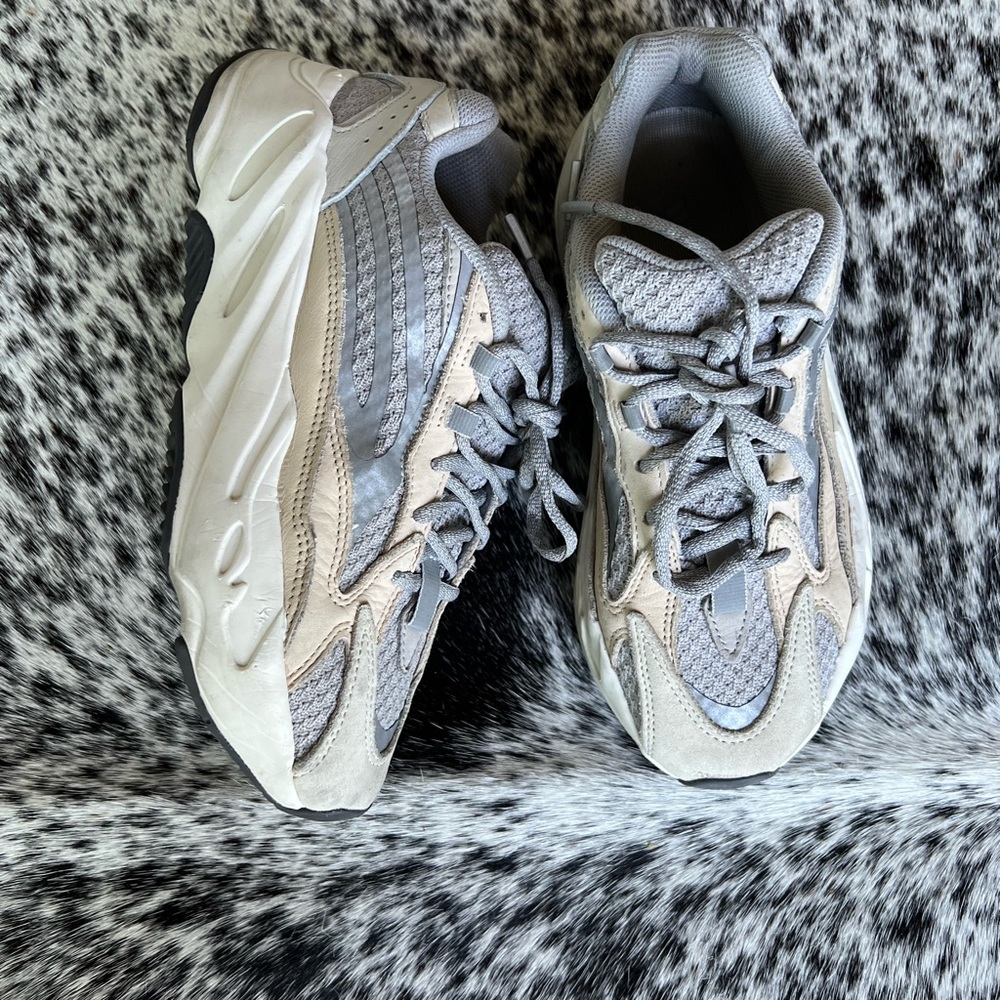 Yeezy Boost 700 V2 Cream